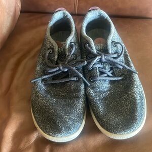 Men’s gray allbird sneakers